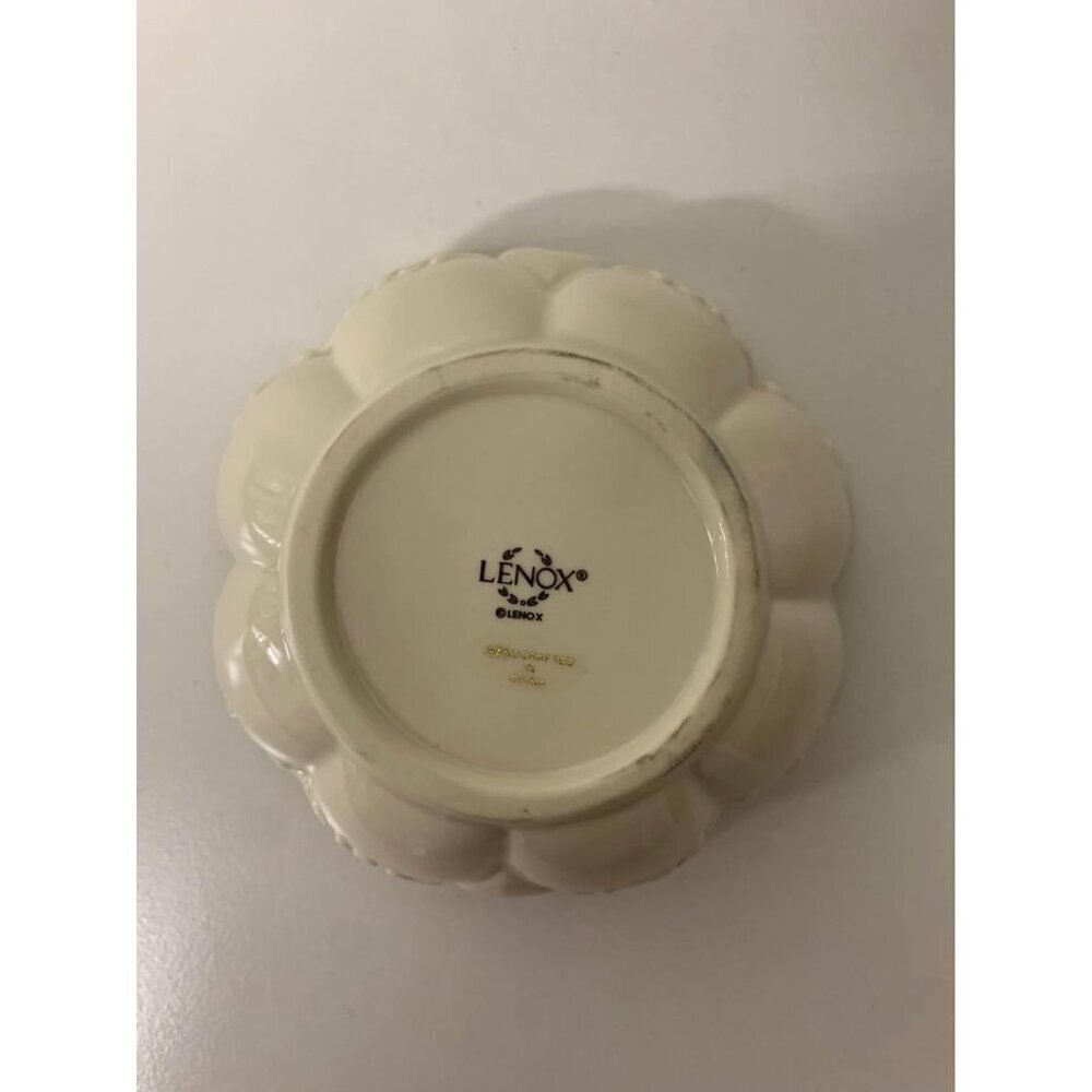 Lenox Ivory And Gold Heart Collection 4 inch Scalloped Bowl - Picture 3 of 4